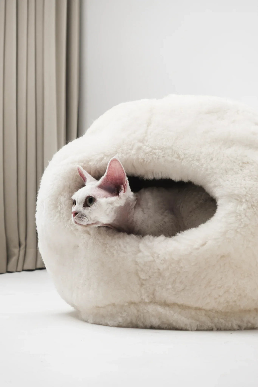 Nest Natural Sheepskin Pet Bed - White